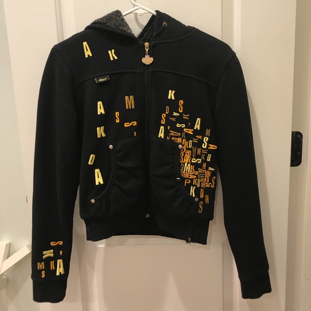 super cozy black sweatshirt